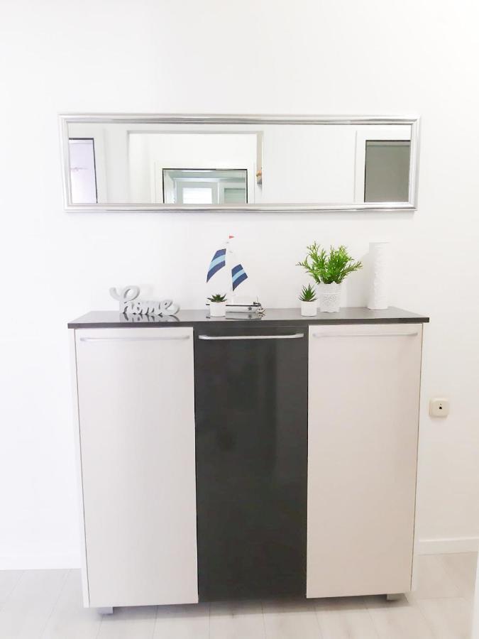 Apartments Sara Подстрана Екстериор снимка