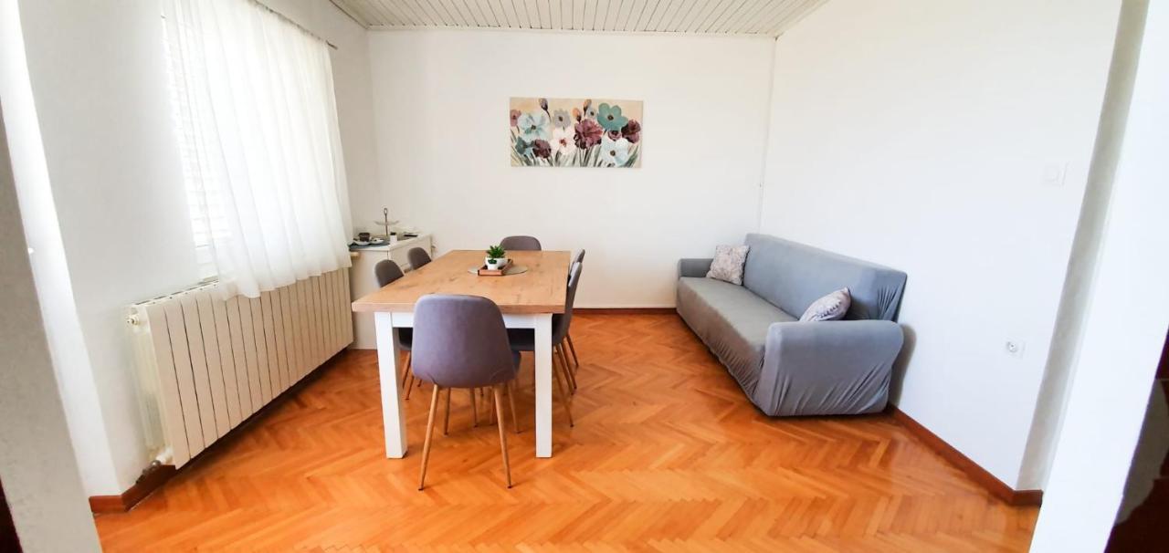 Apartments Sara Подстрана Екстериор снимка