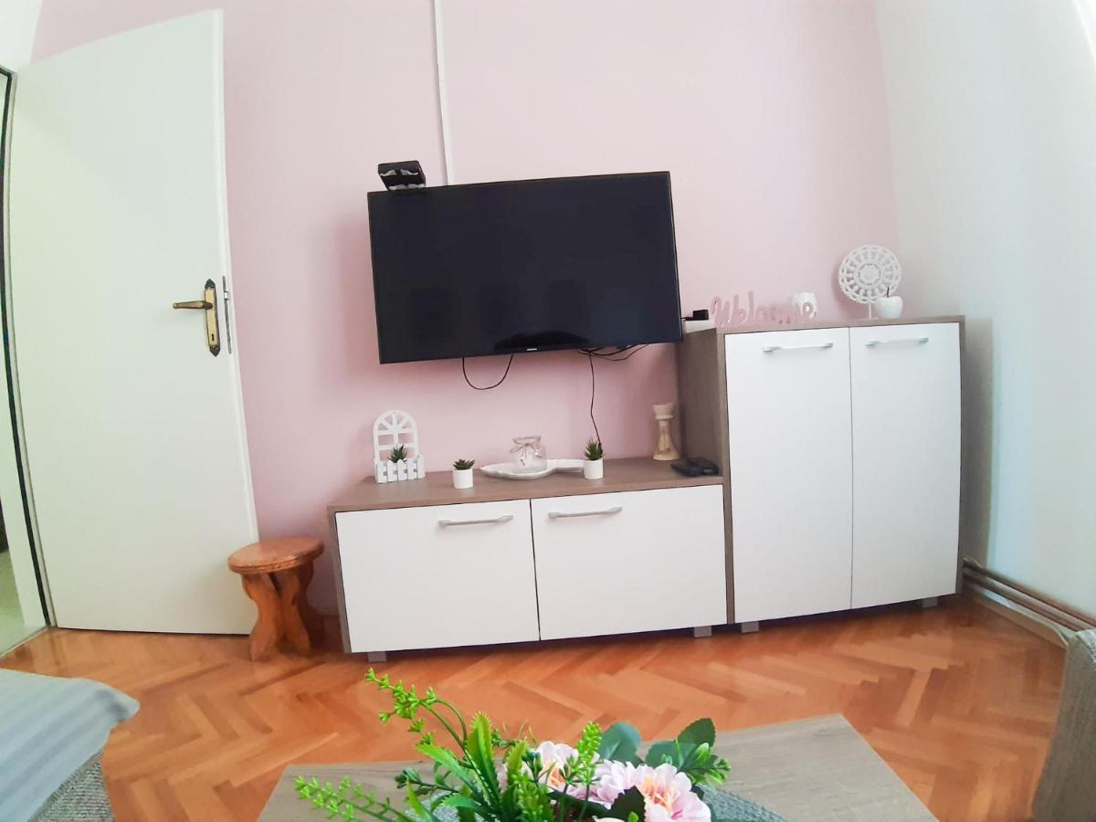Apartments Sara Подстрана Екстериор снимка