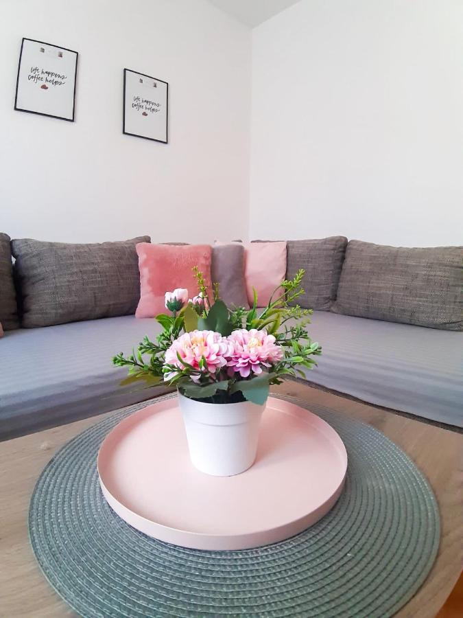 Apartments Sara Подстрана Екстериор снимка