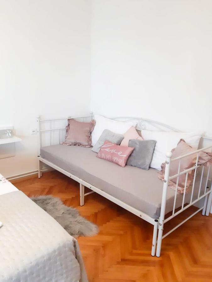 Apartments Sara Подстрана Екстериор снимка