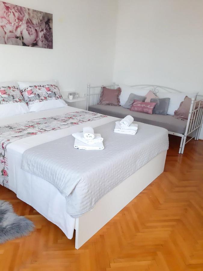 Apartments Sara Подстрана Екстериор снимка