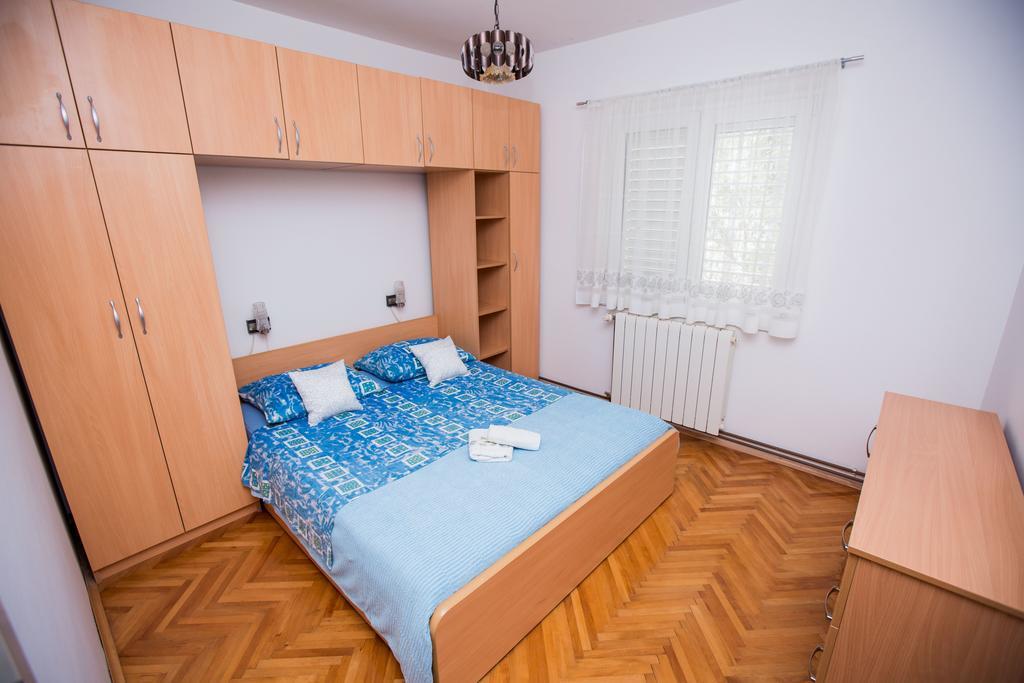 Apartments Sara Подстрана Екстериор снимка