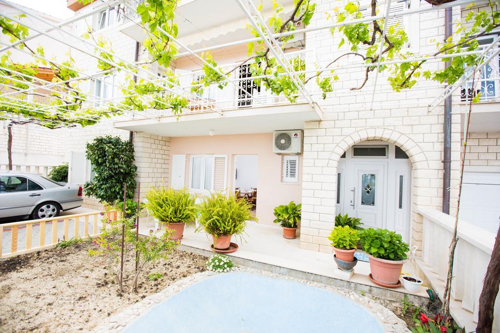Apartments Sara Подстрана Екстериор снимка