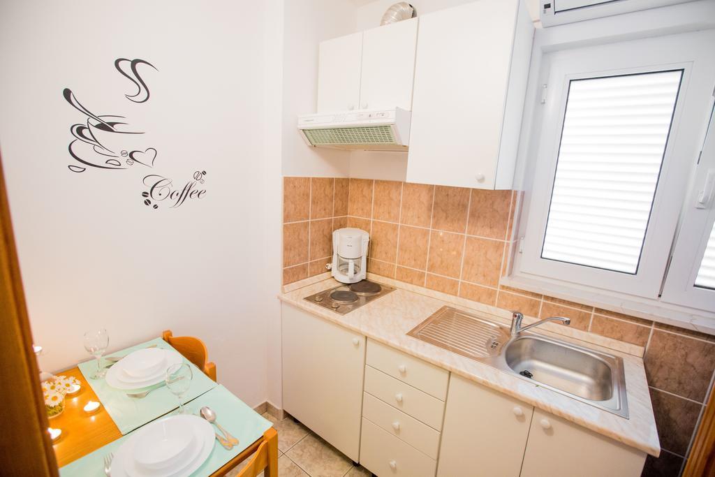 Apartments Sara Подстрана Екстериор снимка