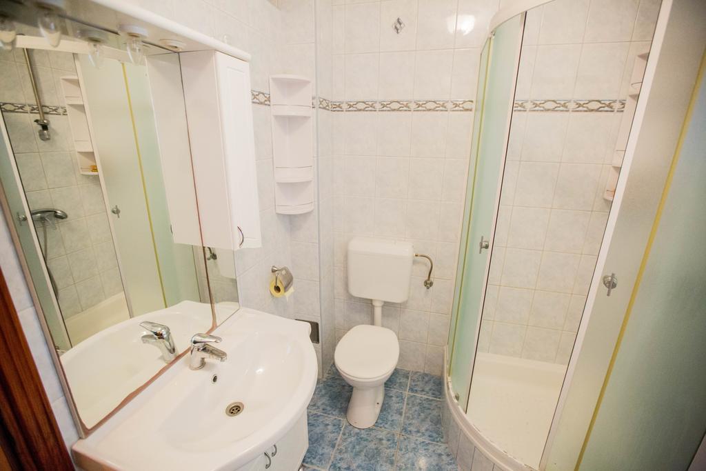 Apartments Sara Подстрана Екстериор снимка