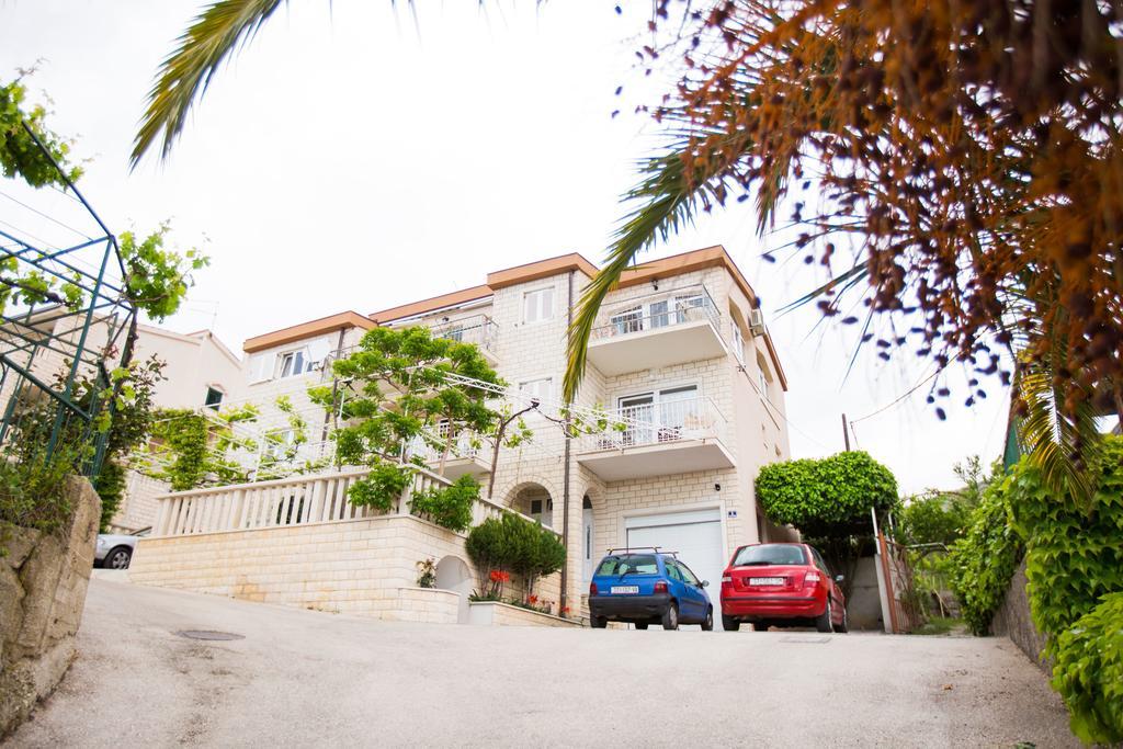 Apartments Sara Подстрана Екстериор снимка