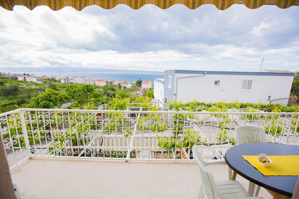 Apartments Sara Подстрана Екстериор снимка