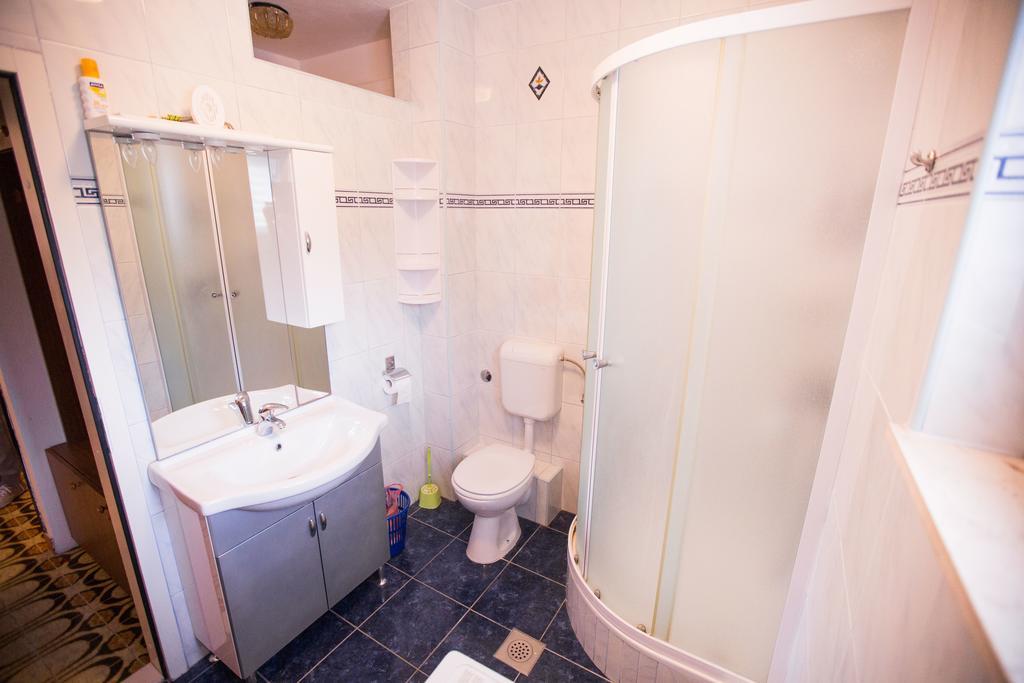 Apartments Sara Подстрана Екстериор снимка