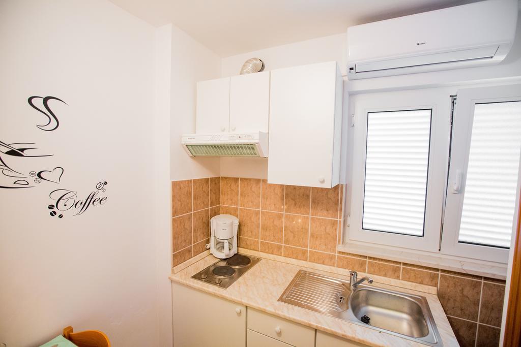 Apartments Sara Подстрана Екстериор снимка